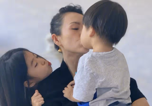 汪峰10歲二女兒罕見曝光，4段感情收穫4個孩子，17歲大女兒顏值高