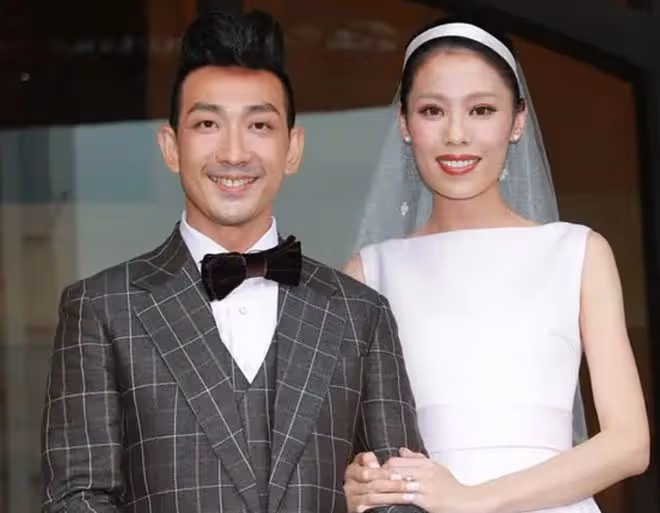 李燦森41歲妻子曬孕照引熱議!臨盆在即肚子不大,被指像吃飽一樣
