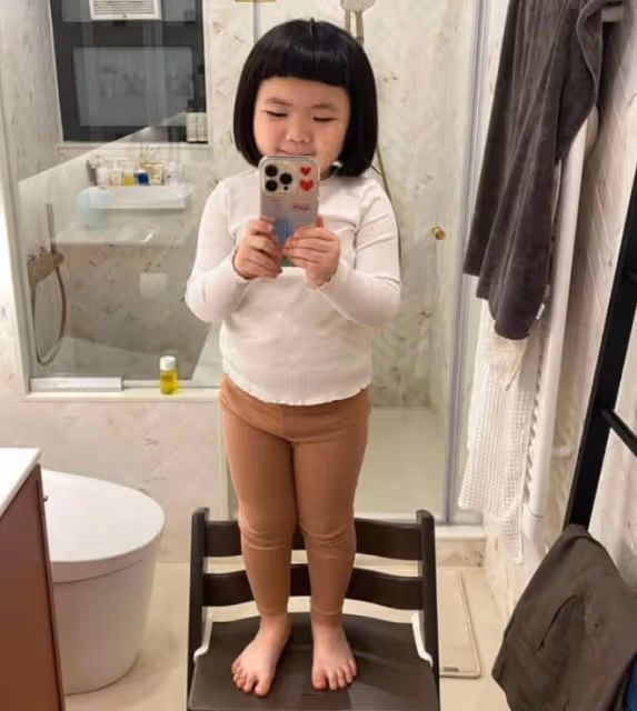 李燦森41歲妻子曬孕照引熱議!臨盆在即肚子不大,被指像吃飽一樣