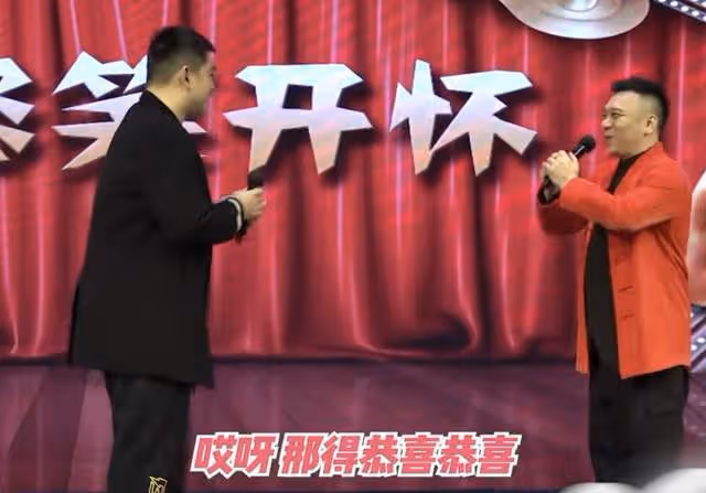 趙本山兒子繼承父業!已成劉老根大舞台總經理,鞠躬謝觀眾顯謙卑