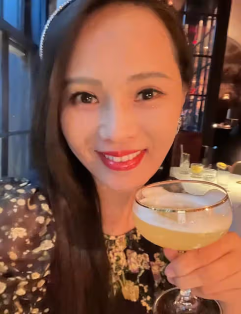 伊能靜兒子哈利疑似戀情曝光！與美女貼臉動作曖昧，對視眼神陶醉