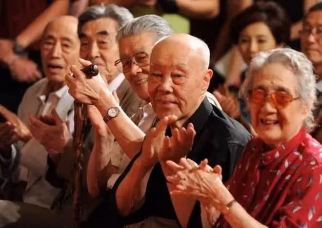 馮遠征濮存昕主持鄭榕的追思會,多位老藝術家共同出席