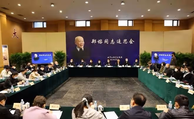 馮遠征濮存昕主持鄭榕的追思會,多位老藝術家共同出席