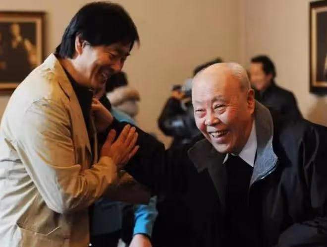 馮遠征濮存昕主持鄭榕的追思會,多位老藝術家共同出席