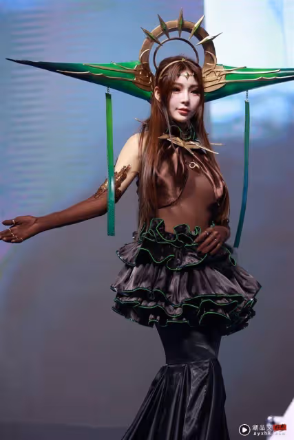 「最美禮生」現身電玩展 寧寧扮「超辣神魔」開中叉半球泄出掀暴動