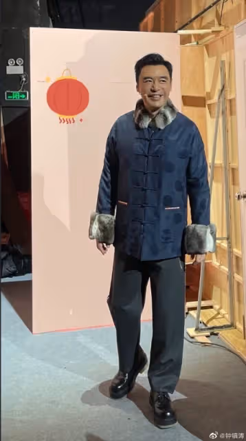 歡慶70歲！大咖男星生日眾星雲集「驚見張學友台上獻唱」　梁家輝、劉嘉玲全來了「真實狀態網嚇傻」