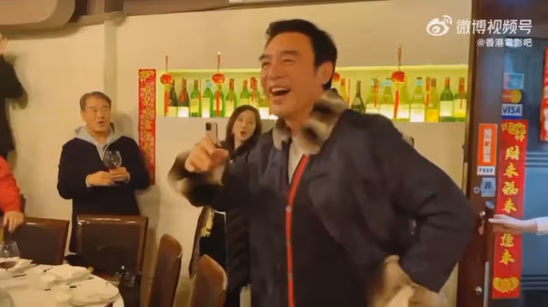 歡慶70歲！大咖男星生日眾星雲集「驚見張學友台上獻唱」　梁家輝、劉嘉玲全來了「真實狀態網嚇傻」