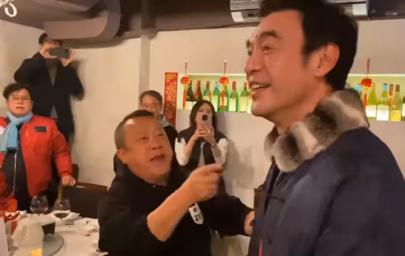 歡慶70歲！大咖男星生日眾星雲集「驚見張學友台上獻唱」　梁家輝、劉嘉玲全來了「真實狀態網嚇傻」