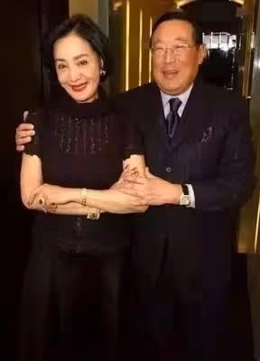 丈夫偷吃43年!她不哭不鬧「聯手女兒鬥垮小三」絕不離婚 等到老公走了「獨佔百億家產」成最大贏家