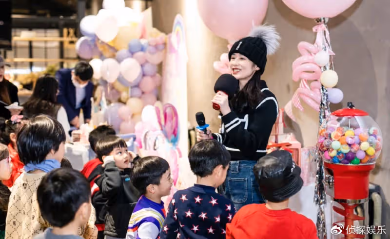 穎兒付辛博為女兒辦生日趴,5歲小月亮親吻爸爸,滿臉彩繪好可愛