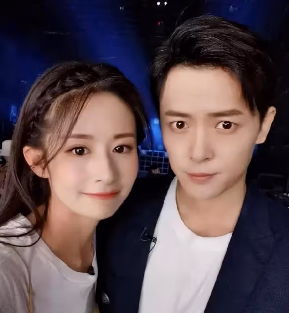 穎兒付辛博為女兒辦生日趴，5歲小月亮親吻爸爸，滿臉彩繪好可愛