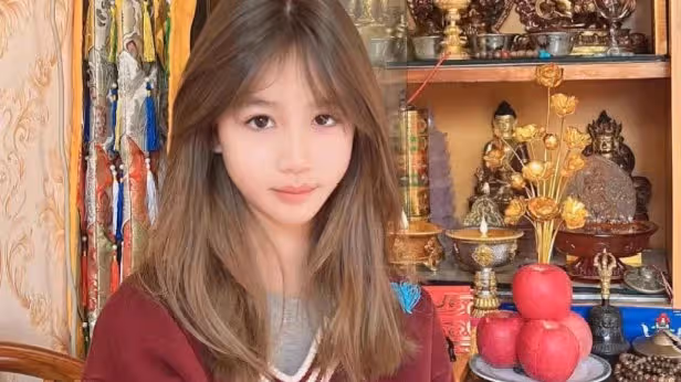 鍾麗緹曬照為小女兒慶生，13歲考拉從小美到大，染髮化妝氣質驚艷