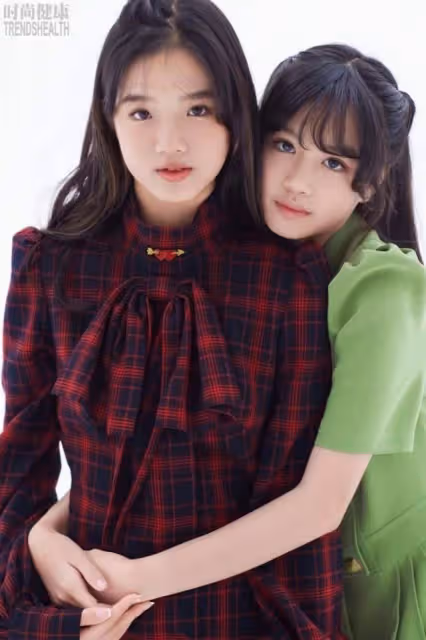 鍾麗緹曬照為小女兒慶生,13歲考拉從小美到大,染髮化妝氣質驚艷