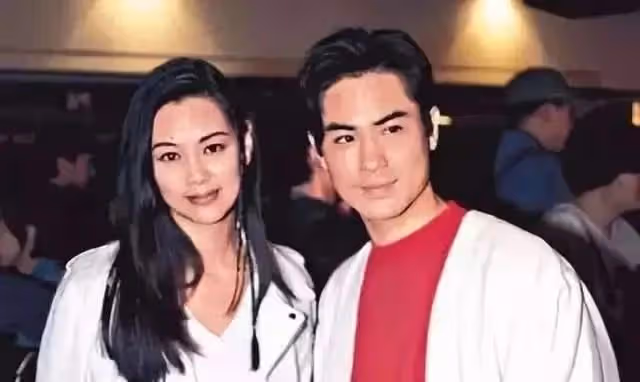 讓謝賢爬去台灣見他,用48瓶XO為古龍陪葬,半黑半白的王羽是誰?