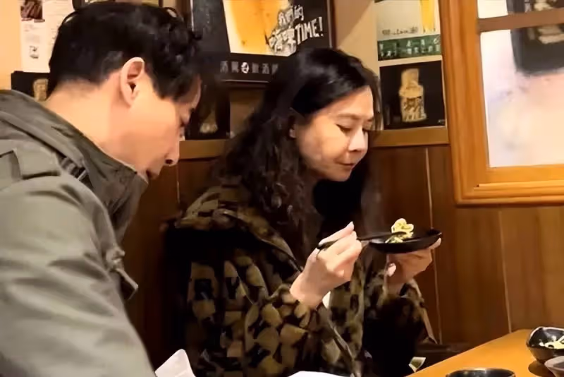 「婉君」俞小凡:與18歲女兒罕見同框,其父擔心閨女太美遭人覬覦