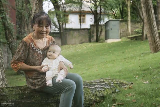 兒子一家過年回家其樂融融,年初二我卻起不來床,兒媳的話更氣人