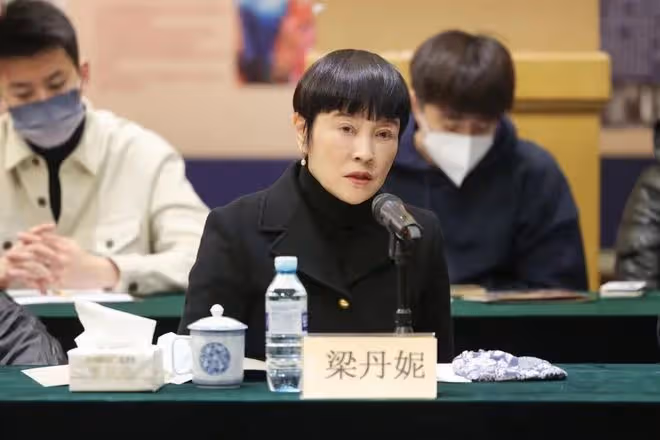 「太上老君」鄭榕追思會:遺孀傷心落淚,濮存昕等老戲骨沉痛致辭