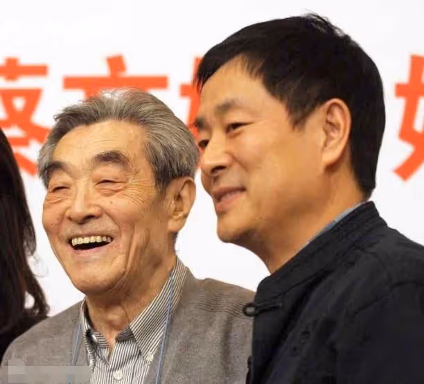 「太上老君」鄭榕追思會:遺孀傷心落淚,濮存昕等老戲骨沉痛致辭