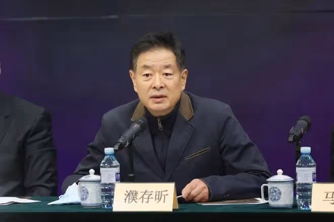 「太上老君」鄭榕追思會：遺孀傷心落淚，濮存昕等老戲骨沉痛致辭