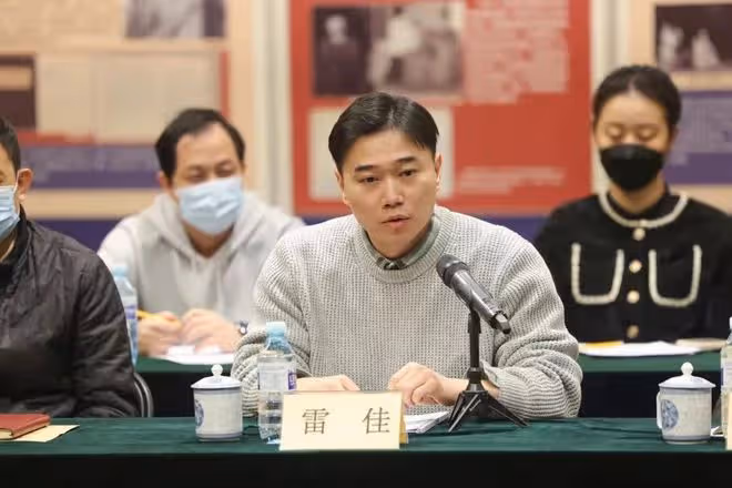 「太上老君」鄭榕追思會：遺孀傷心落淚，濮存昕等老戲骨沉痛致辭