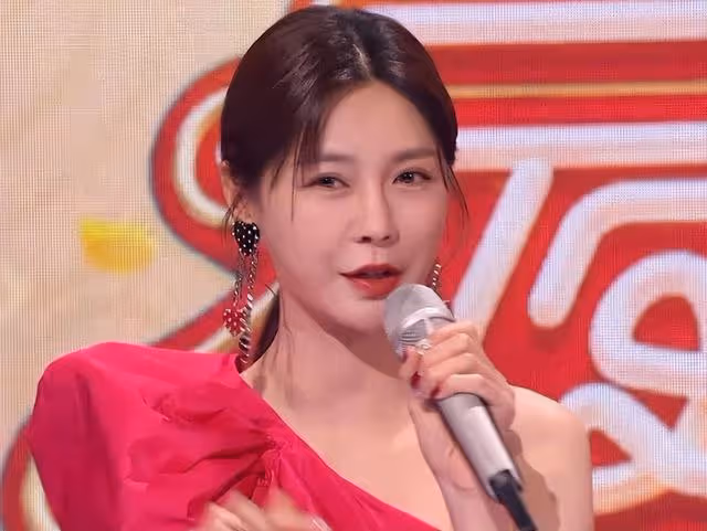 央視元宵晚會明星狀態,撒貝寧一臉疲態,多位女星一臉高科技