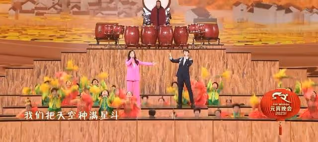 央視元宵晚會明星狀態,撒貝寧一臉疲態,多位女星一臉高科技