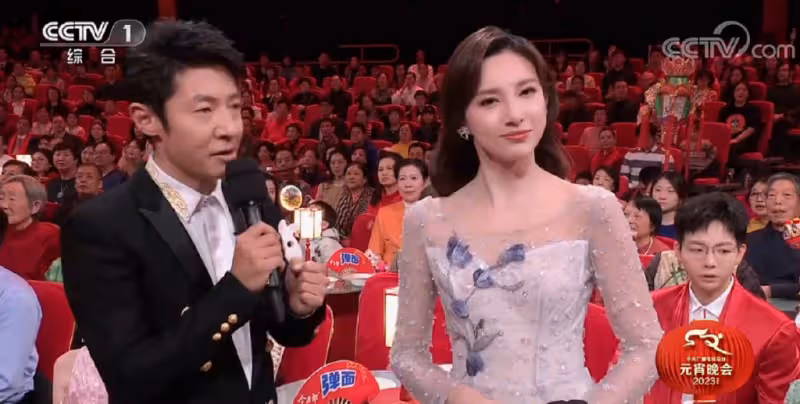 元宵晚會收視破7,3位女主持人進步明顯,張嘉寧堪稱全場最佳!