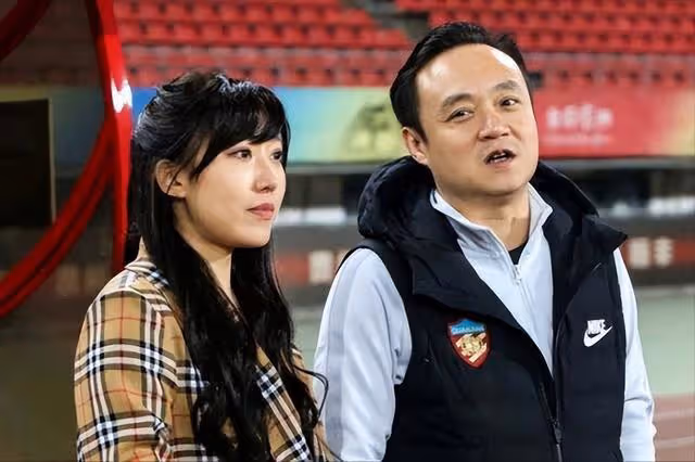 曝李鐵案兩女老總落網？丁冬梅家庭背景？她是如何與李鐵聯繫的？