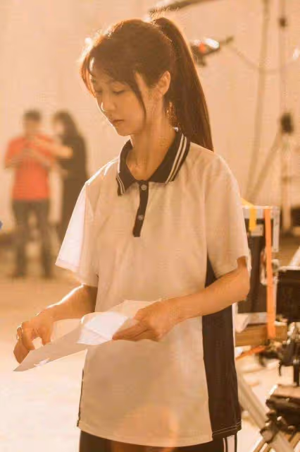 香港凍齡女神深夜直播吃方便麵,卻遭網友質疑假吃:視頻編輯過