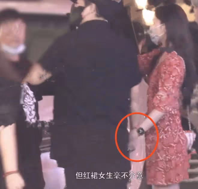 越愛越高調!44歲陳思誠摟著23歲女友逛街吃家鄉菜,女生頻頻撒嬌
