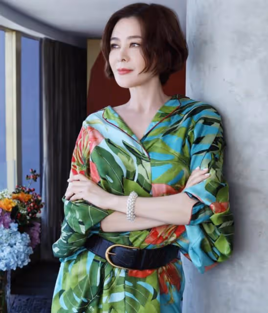 3位嫁富豪離婚的女星,最美港姐越嫁越幸福,60歲做單身女貴族