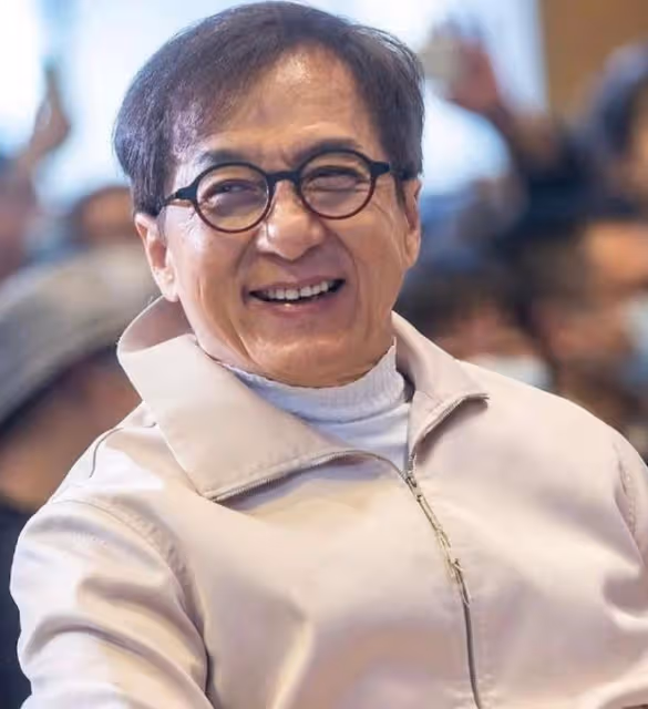 楊紫瓊和83歲母親同框像姐妹,老人家一頭棕色卷髮,面相很霸氣