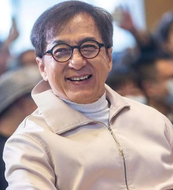 楊紫瓊和83歲母親同框像姐妹,老人家一頭棕色卷髮,面相很霸氣