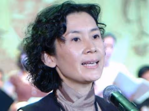 她是第一個金鷹影后,卻為事業放棄愛情,如今60歲仍是單身