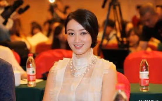 主持人兼演員的趙子琪,雖然沒什麼名氣,但卻是自己想要的生活!