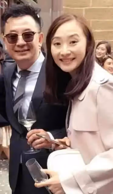 40歲「程程」曲柵柵秀恩愛,陪黃海波打高爾夫,相信他是正直之人