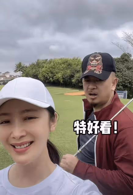 程程扮演者曲柵柵走紅!與老公黃海波秀恩愛,男方敷衍女方尬笑
