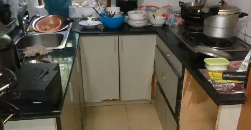 丈夫出差回家，瞧見一桌子的髒 碗筷，罵妻子懶，第二天進廚房淚目~