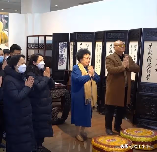 遲重瑞夫婦緬懷星雲大師,陳麗華淚流不止,遲重瑞上前安慰妻子