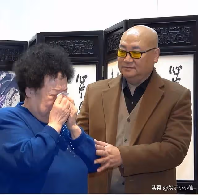 遲重瑞夫婦緬懷星雲大師,陳麗華淚流不止,遲重瑞上前安慰妻子