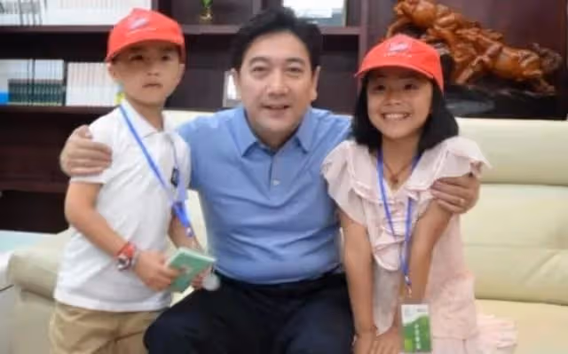 水均益:數十年如一日照顧殘障大哥,為何拋棄妻女另娶女同事?