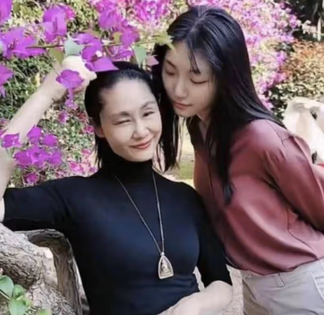 歌手於文華:遭前夫背叛,帶女兒嫁,網友直言有來生我還要嫁給他