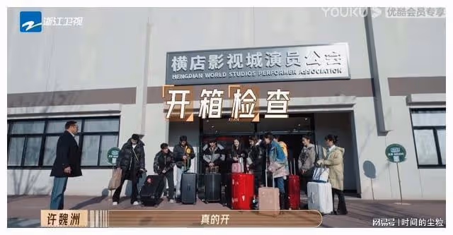 女明星冬天穿羽絨服還能這麼瘦,刷新了我對女明星體重的認知