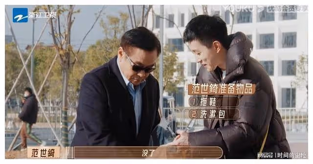 女明星冬天穿羽絨服還能這麼瘦,刷新了我對女明星體重的認知