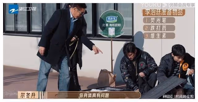 女明星冬天穿羽絨服還能這麼瘦,刷新了我對女明星體重的認知