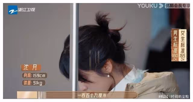 女明星冬天穿羽絨服還能這麼瘦,刷新了我對女明星體重的認知
