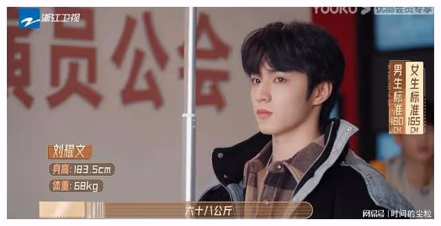 女明星冬天穿羽絨服還能這麼瘦,刷新了我對女明星體重的認知