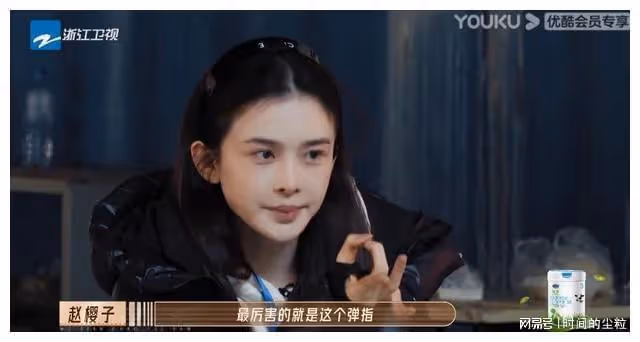 女明星冬天穿羽絨服還能這麼瘦,刷新了我對女明星體重的認知