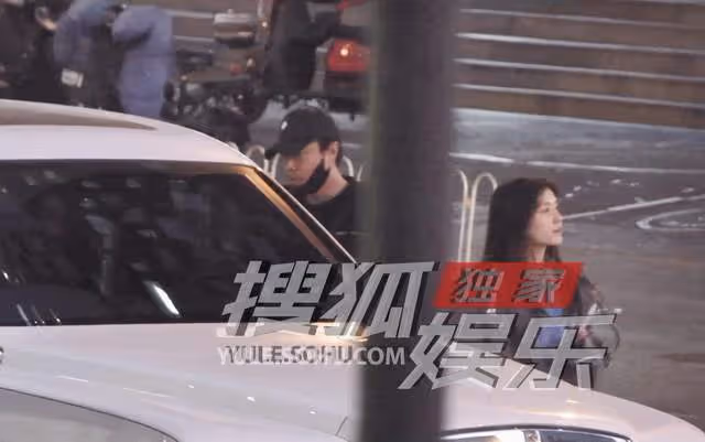 陳思誠開豪車帶小21歲女友約會!緊緊摟抱好恩愛,女方素顏太驚艷