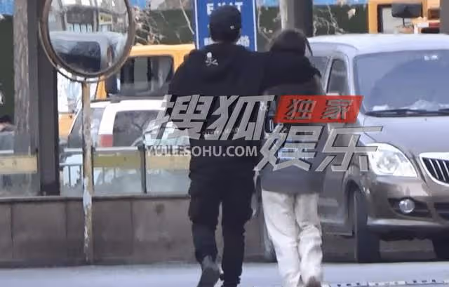 陳思誠開豪車帶小21歲女友約會!緊緊摟抱好恩愛,女方素顏太驚艷